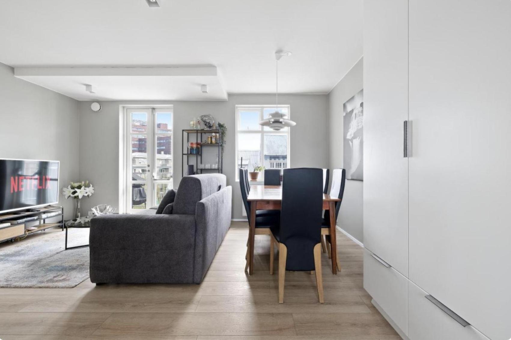 Cheerful Down Town Apartment Рейкьявик Экстерьер фото