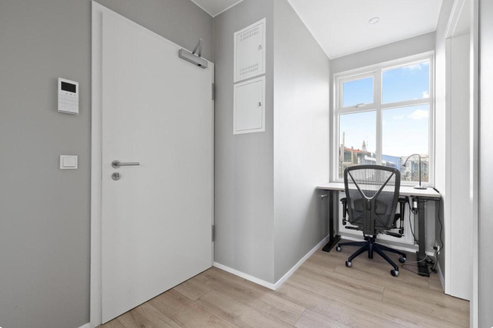 Cheerful Down Town Apartment Рейкьявик Экстерьер фото