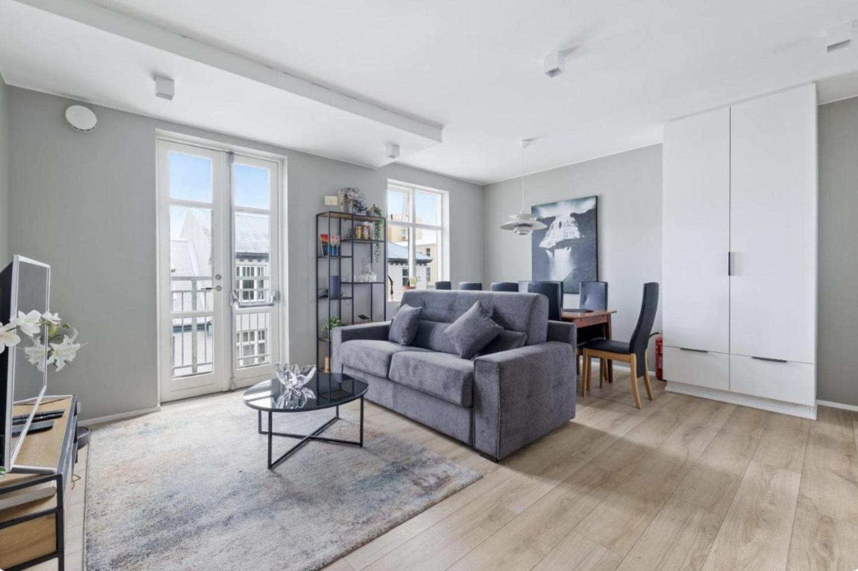 Cheerful Down Town Apartment Рейкьявик Экстерьер фото