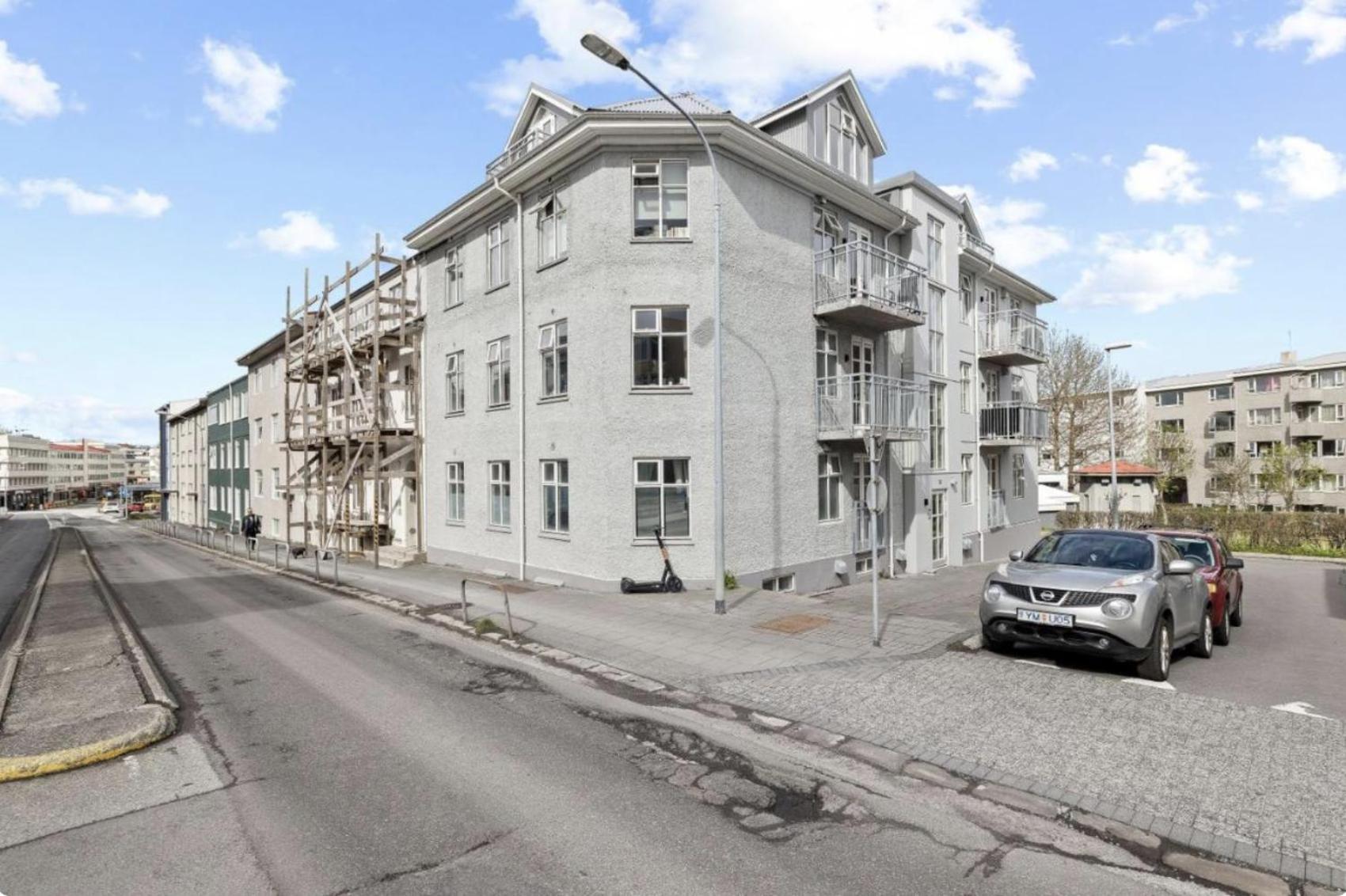 Cheerful Down Town Apartment Рейкьявик Экстерьер фото