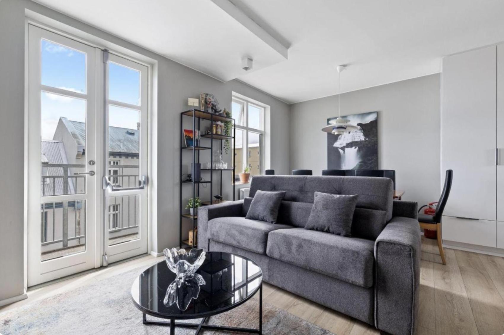 Cheerful Down Town Apartment Рейкьявик Экстерьер фото