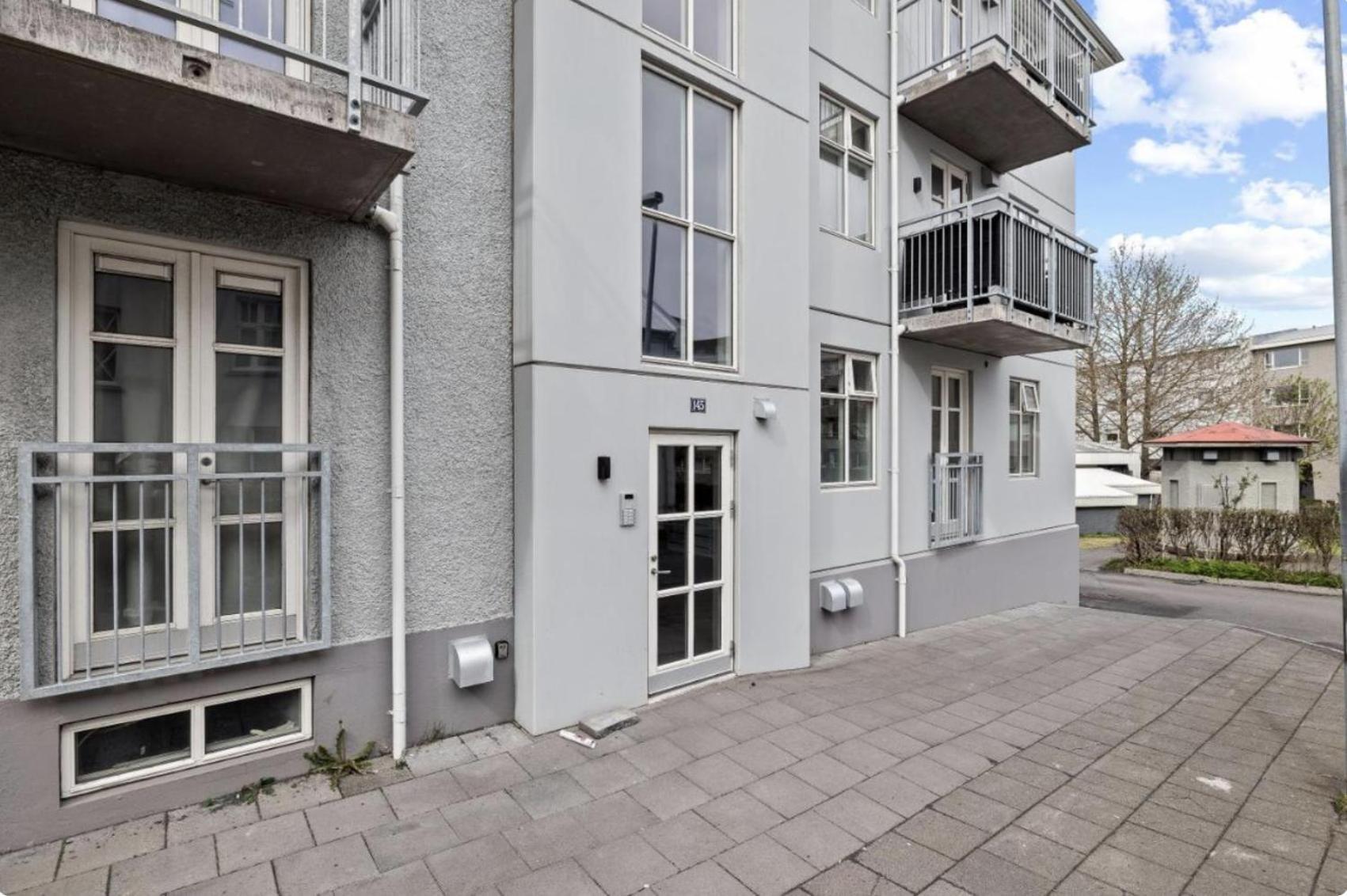 Cheerful Down Town Apartment Рейкьявик Экстерьер фото